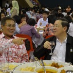 MANSOR Othman berbual mesra dengan Ketua Menteri pada Majlis Anugerah Pelajar-Pelajar Cemerlang Pelajar-Pelajar Cemerlang 2010 di Komtar. 