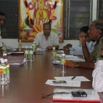 P.Ramasamy (tengah) ketika mempengerusikan mesyuarat Lembaga Wakaf Hindu. 