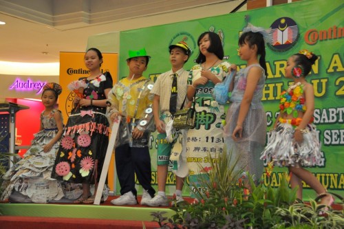 Primary school students dressed up in recycle costumes at the Green School Awards competition launch.