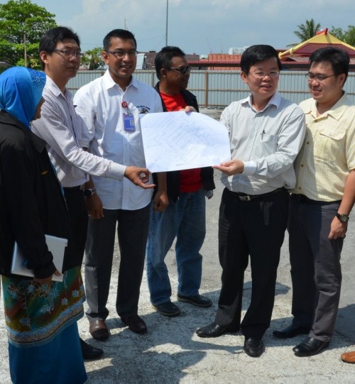 Chow (second from right) and Omar (third from left) showing the plan for the new RapidPenang bus terminal at Weld Quay.