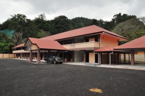 Bangunan baru Sekolah Jenis Kebangsaan (T) Azaad.