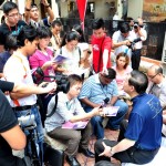 PARA wartawan mengerumuni Lim Guan Eng pada sidang akhbar.