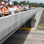 CUACA panas terik tidak pernah menghalang Lim Guan Eng dan barisan Ahli Dewan Undangan Negeri serta Exco-exco untuk mengadakan lawatan ke jalan baru di Bukit Mertajam.