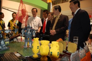 SALAH satu ciptaan robot bersempena Pertandingan Robotik Lego di sini baru-baru ini.