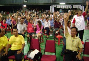 A N T A R A rakyat Pulau Pinang hadir pada Malam Penerangan oleh Ketua M e n t e r i baru-baru ini.