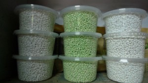 BEDAK sejuk yang siap dipek.