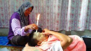 SEORANG pesakit sedang mendapatkan rawatan.