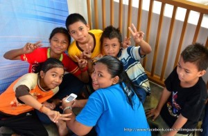 AKSI ceria kanak-kanak yang dirakam sempena Majlis Perasmian Projek Naiktaraf Kompleks Bukit Gedung.