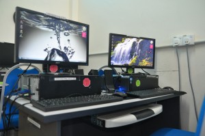 ANTARA set komputer baru yang disumbangkan Kerajaan Negeri kepada SMAAI di sini baru-baru ini.