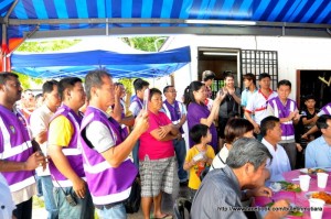 SEBAHAGIAN anggota PPS dan penduduk yang hadir bersempena lawatan kerja sehari Ketua Menteri di kawasan Bagan barubaru ini di sini.