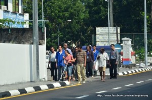 PARA penghuni Rumah St. Nicholas’s cuba menggunakan laluan dan lintasan pejalan kaki yang telah siap dinaiktaraf di Jalan Gottlieb dan Jalan Bagan Jermal pada majlis pelancarannya di sini baru-baru ini.