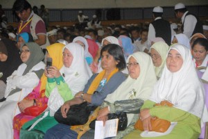 PARA perwakilan tekun mendengar ucapanucapan yang disampaikan