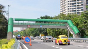 JEJANTAS yang dinaikkan ketinggian dan keadaan lorong yang dilebarkan kepada tiga lorong.