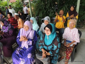 ANTARA penduduk yang hadir bersempena Program Mesra Rakyat Pucuk Pimpinan Kerajaan Negeri Parlimen Jelutong.