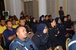  SEBAHAGIAN anggota penguatkuasa dan pekerja am pasukan 3D MPPP yang hadir pada Majlis Penyampaian Elaun Khas RM150 Sebulan Kepada Kumpulan Kerja MPPP dan MPSP baru-baru ini.   