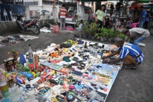 SALAH satu peniaga berlesen yang menjalankan perniagaan di Rope Walk.