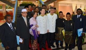PEKERJA-pekerja Am MPPP & MPSP yang menerima anugerah PJM bersempena Sambutan Hari Jadi ke-74 Yang di-Pertua Negeri Pulau Pinang di sini baru-baru ini.