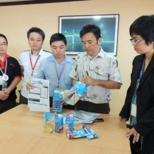 TEH Yee Cheu memberi penjelasan berhubung kertas kotak yang boleh dikitar semula pada majlis sidang akhbar di sini baru-baru ini.