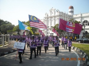 KONTINJEN PPS yang menyertai perbarisan Ulang Tahun Kemerdekaan Ke - 55 Peringkat Negeri Pulau Pinang di sini baru-baru ini.
