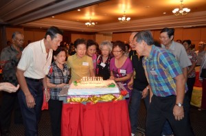 SERAMAI 10 peserta yang dilahirkan pada bulan Februari diraikan bersempena penganjuran Seminar ‘Safe Driving for Senior Citizens’ di sini baru-baru ini.