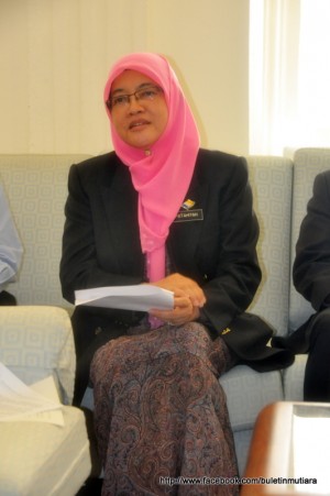 AR. Patahiyah Ismail.