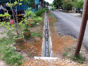 PARIT konkrit yang telah siap dibina di Kampung Permatang Haji Hassan di sini Julai lalu.