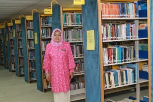 SHUKRIAH Yon bergambar di salah satu sudut perpustakaan pusat Seberang Jaya di sini.