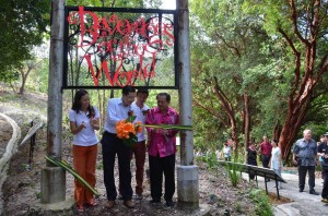 首长及罗兴强为热带香料公园主持新饮料馆开幕仪式