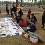 SUASANA sambutan pengunjung Taman Vision, Bertam terhadap program B.A.C.A. Buku Jalanan di sini baru-baru ini.