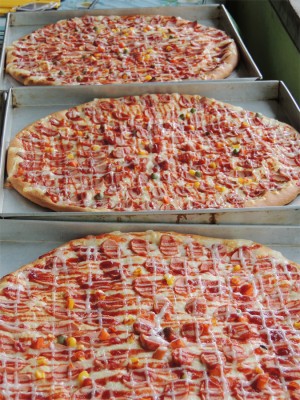 RUPA bentuk pizza bersaiz besar yang dihasilkan. 