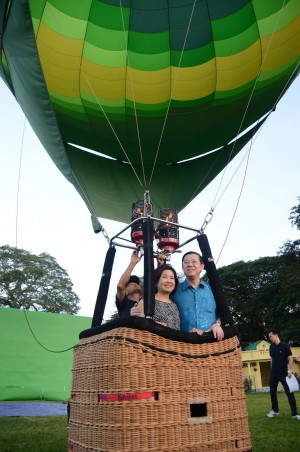 槟州首长林冠英及首长夫人周玉清亲自参与热气球试飞实验。