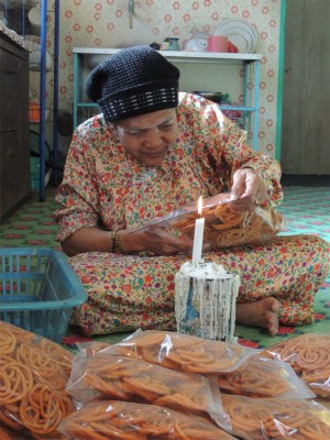 LILIN digunakan dalam proses pembungkusan. 