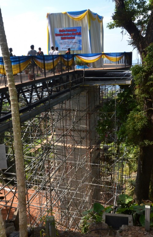 பினாங்கு கொடிமலையின் "Viewing Deck" தளம்