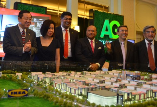 அஸ்பென் விஷென் சிட்டி (Aspen Vision City) மேம்பாட்டுத் திட்டத்தைப் பார்வையிடுகிறார் முதல்வர் மேதகு லிம் குவான் எங், அஸ்பேன் குழுத் தலைமை நிர்வாக அதிகாரி டத்தோ முரளி, அஸ்பேன் குழுத் தலைவர் டத்தோ ஶ்ரீ நசீர் அரிப், முதலாம் துணை முதல்வர் மற்றும் ஆட்சிக்குழு உறுப்பினர்.