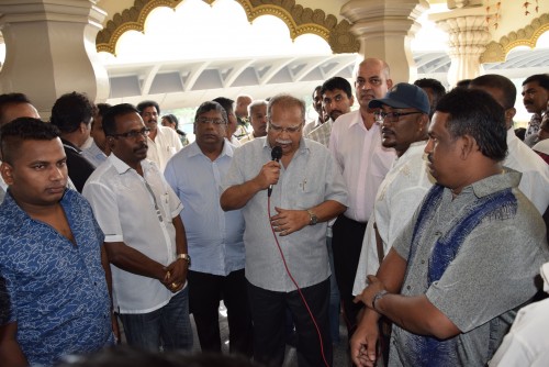 பினாங்கு இரண்டாம் துணை முதல்வர் ப.இராமசாமி பிறை ஸ்ரீ செல்வ விநாயகர் ஆலயத்தை நிர்வகிப்பைப் பற்றி பொதுமக்களிடம் விவரிக்கின்றார்.