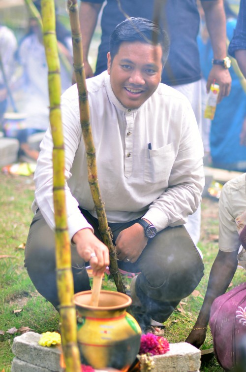 பொங்கல் விழாவில் கலந்து கொண்ட ஆட்சிக்குழு உறுப்பினர் டாக்டர் அஃபிப் பஹாருடின்.