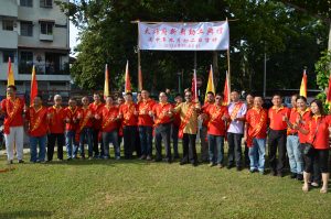 槟州房屋委员会主席佳日星行政议员（右10）出席太师府新庙动土典礼。