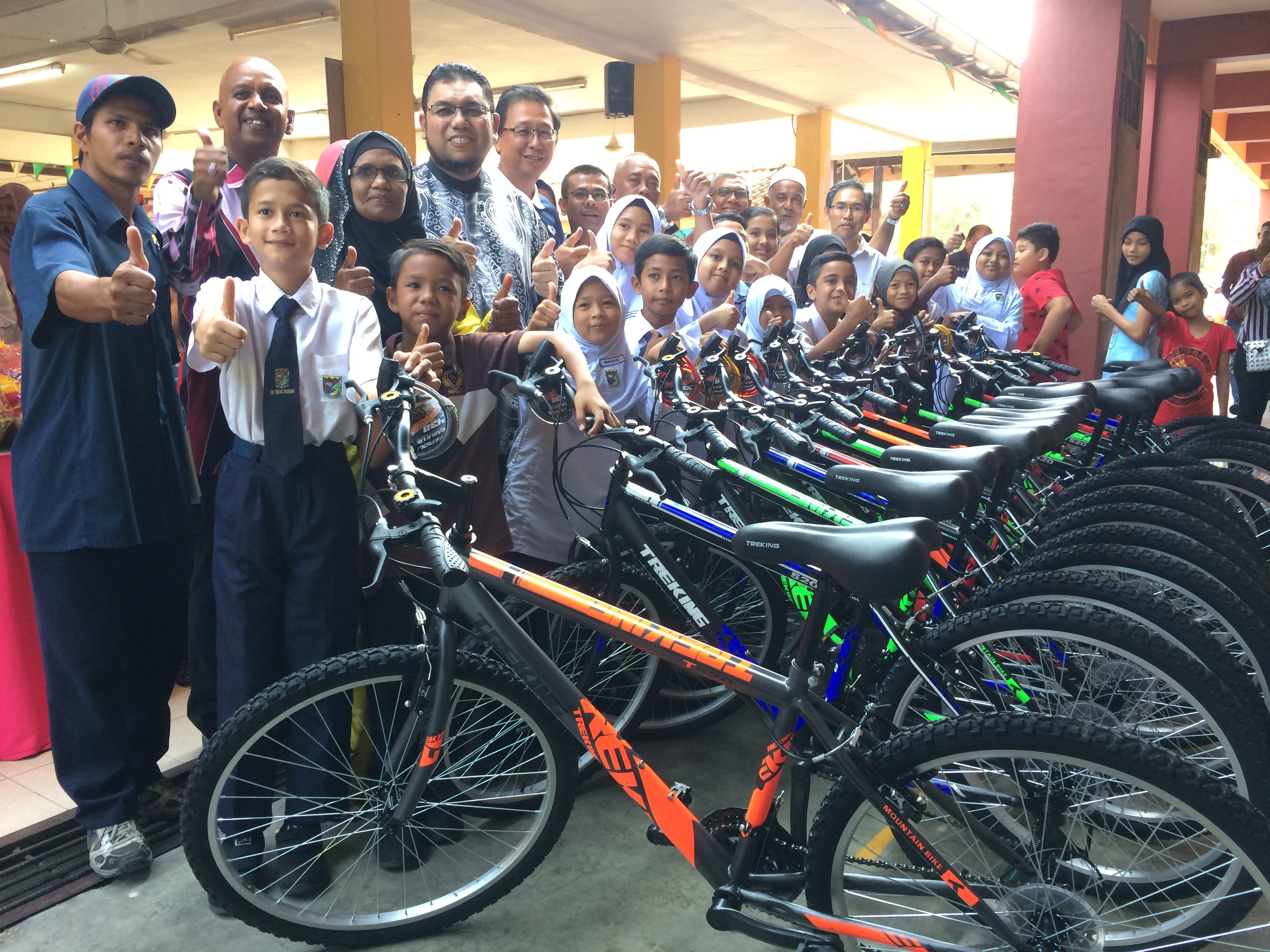 Menunggang Basikal Balik Sekolah