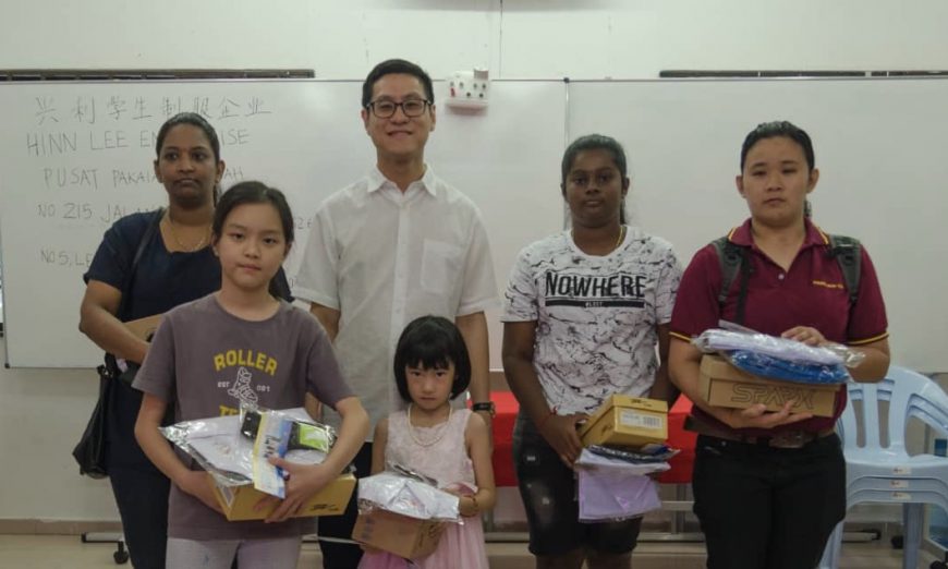 Zairil serah 350 baucar kelengkapan persekolahan, belanja ...