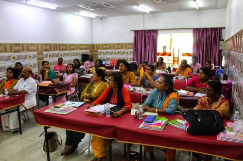 பட்டறையில் கலந்து கொண்ட ஆசிரியர்கள்