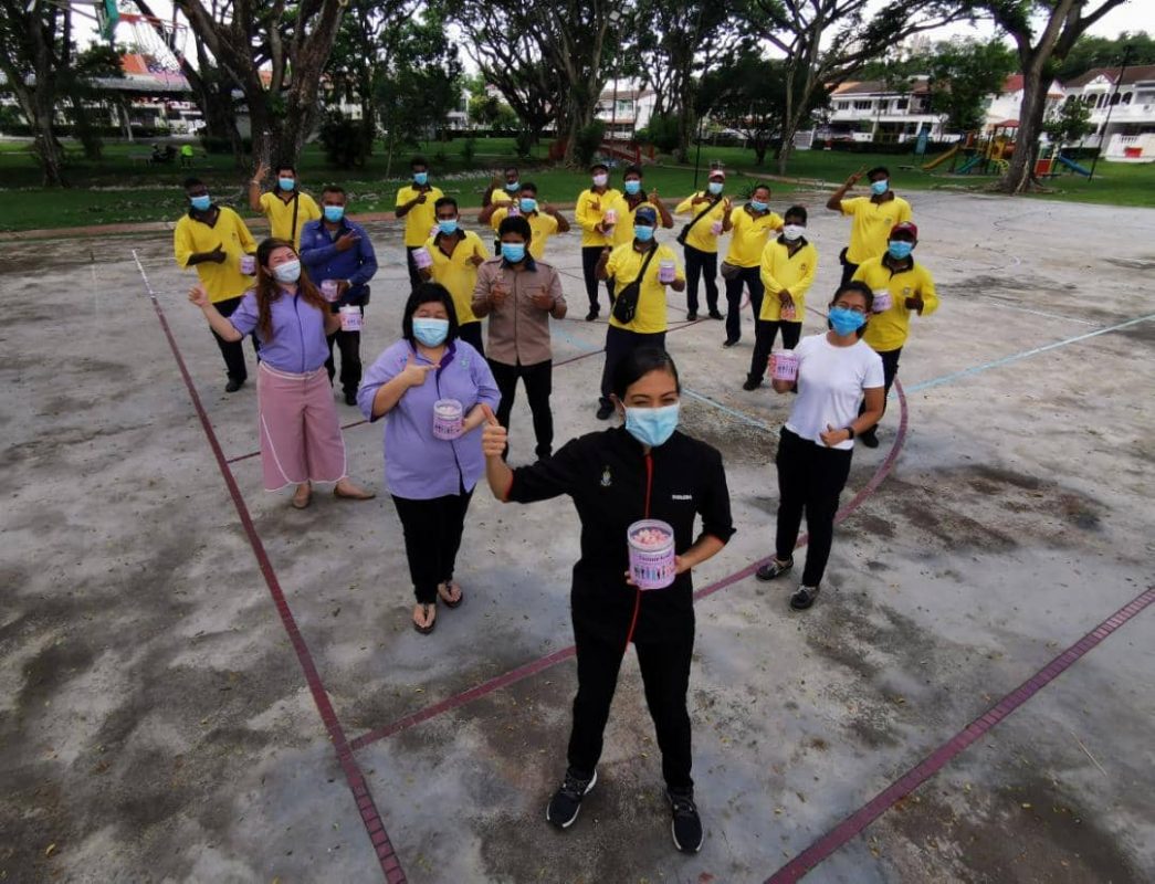 Sumbangan 60 bekas kuih raya hargai kakitangan JPP 