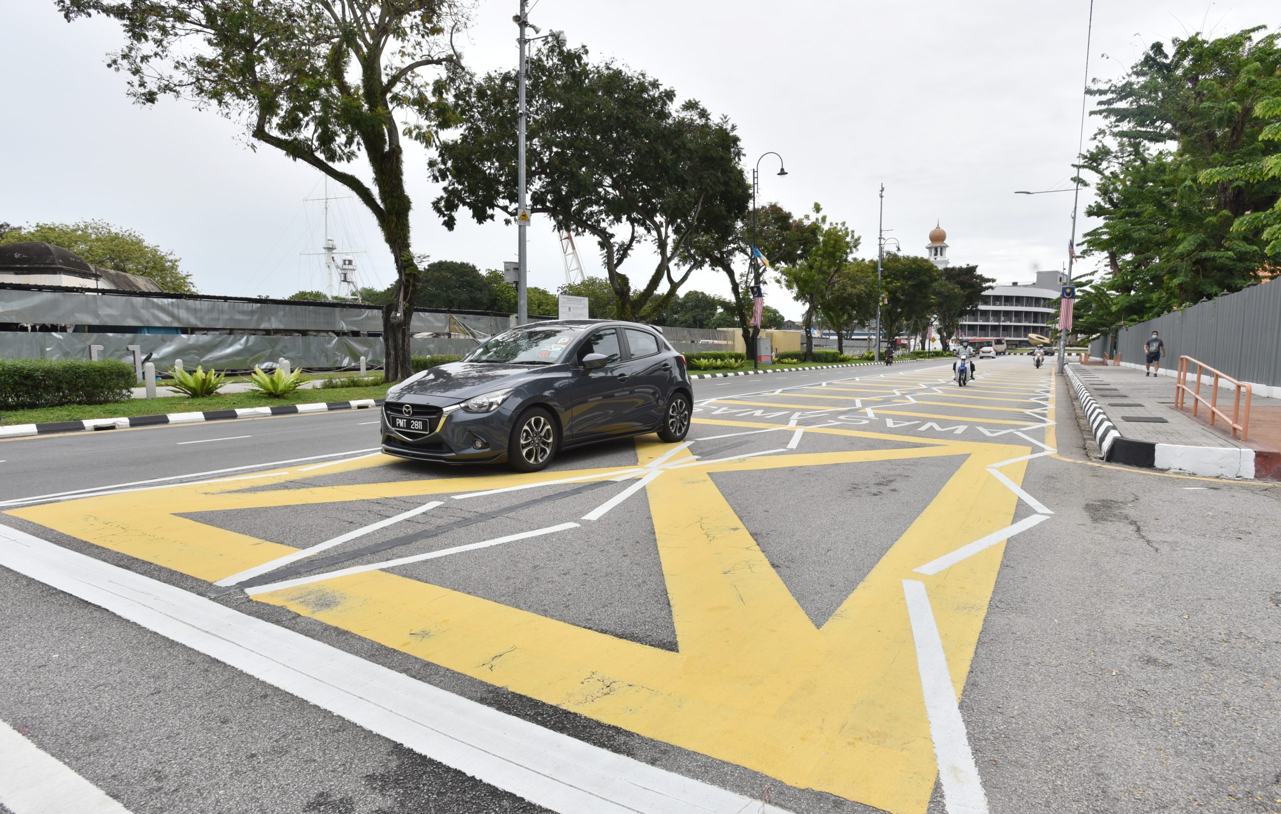 Familiarising motorists with roads marked with zigzag lines Buletin Mutiara