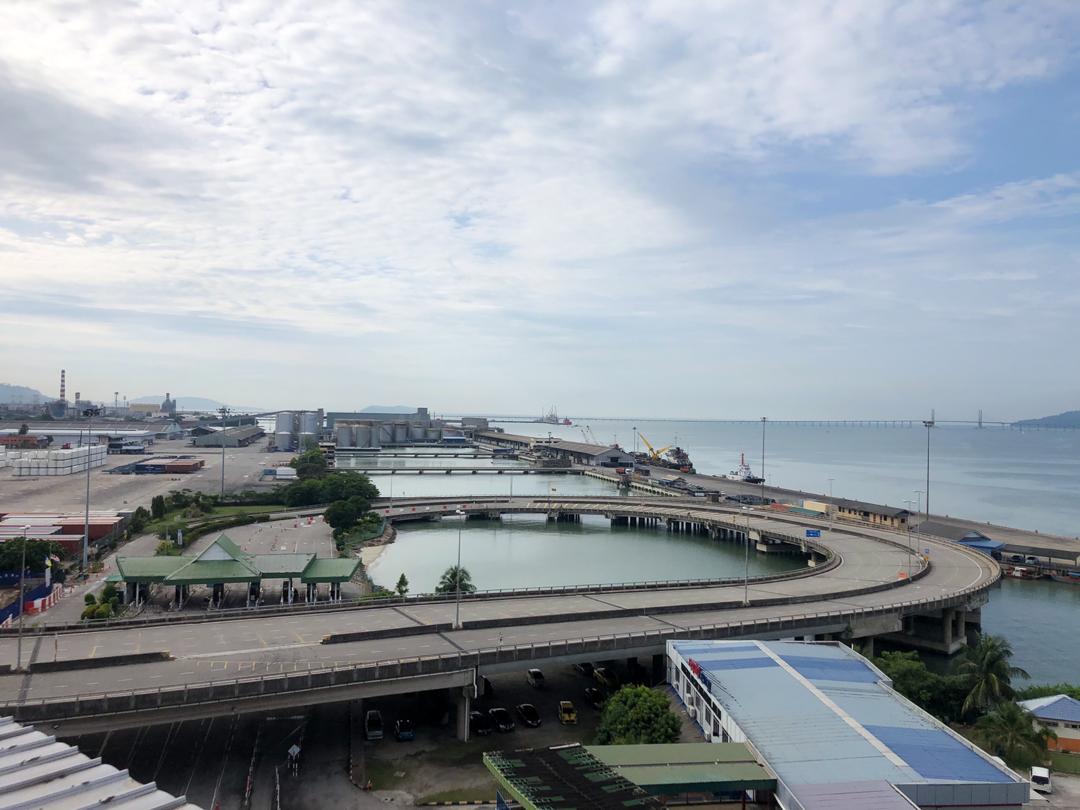 Penang Sentral agak lengang, perkhidmatan bas dan feri beroperasi