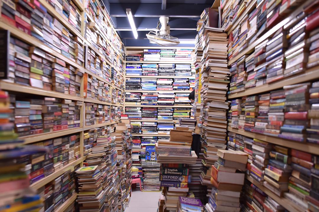Secondhand bookstore seller turns to online sales to survive Buletin
