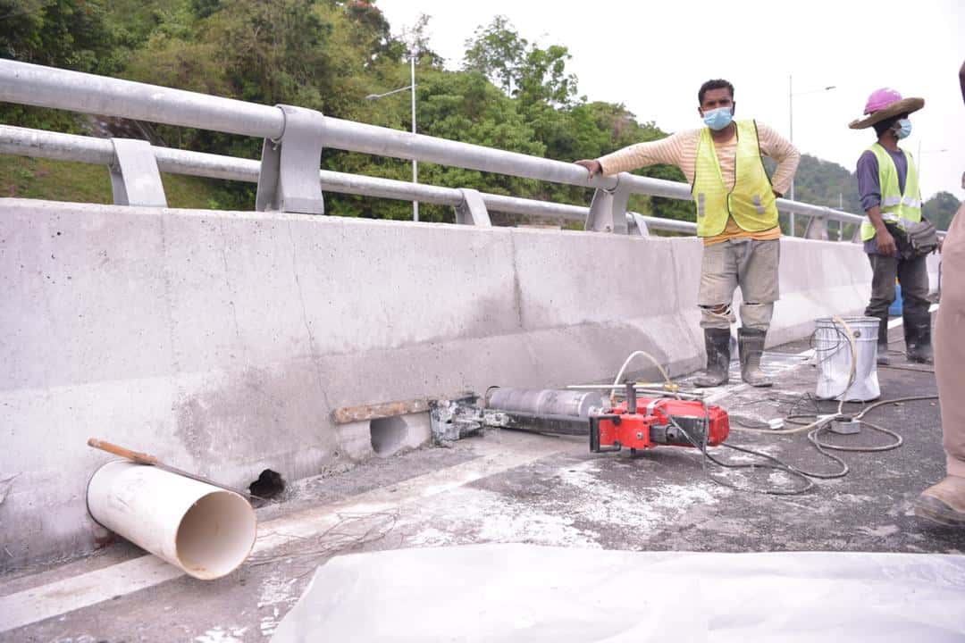 Bukit kukus berkembar lebuhraya Lebuh Raya