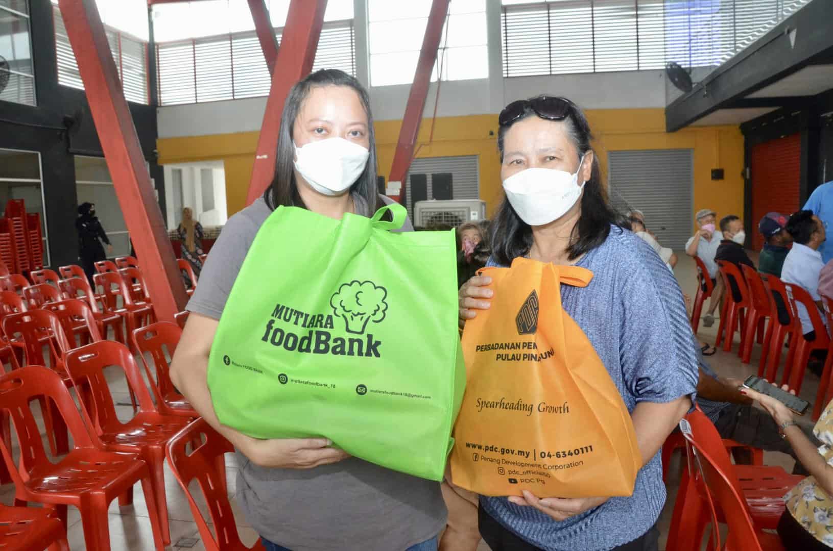 PDC helps the needy through food aid programme Buletin Mutiara