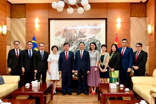 6fe6c884 a1b8 4677 b85a 0cbe95f872ce