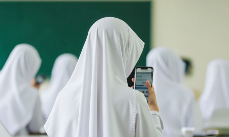 girl using fhone