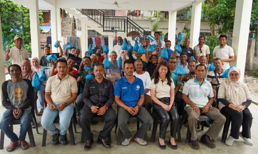 badrul hisham (front row, third from left), roslizan (front row, fourth from left), tan (front row, third from right), toget