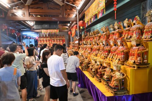 9d4242d8 e303 439e 94a3 b32b0f6f1ccb